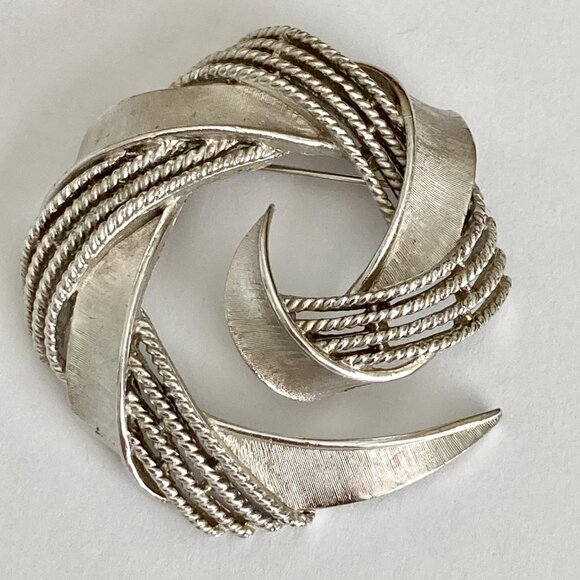 Vintage Crown Trifari Swirl Cable Circle Pin Brooch Silver Tone MCM Textured - Picture 10 of 12